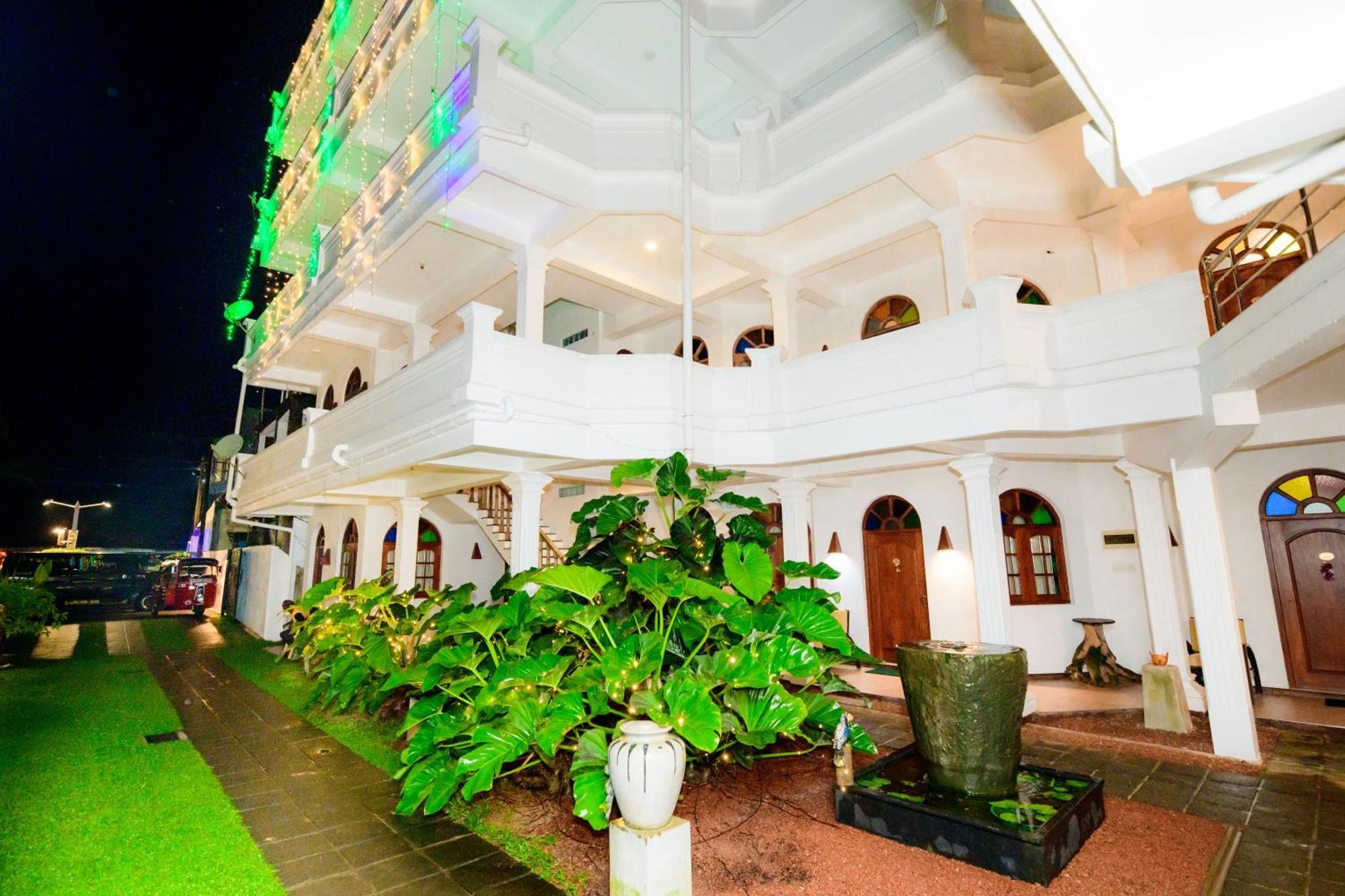 Royal Beach Hotel & Restaurant Hikkaduwa Dış mekan fotoğraf