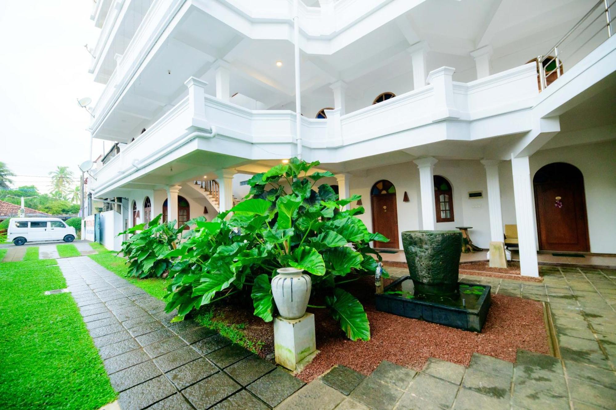 Royal Beach Hotel & Restaurant Hikkaduwa Dış mekan fotoğraf