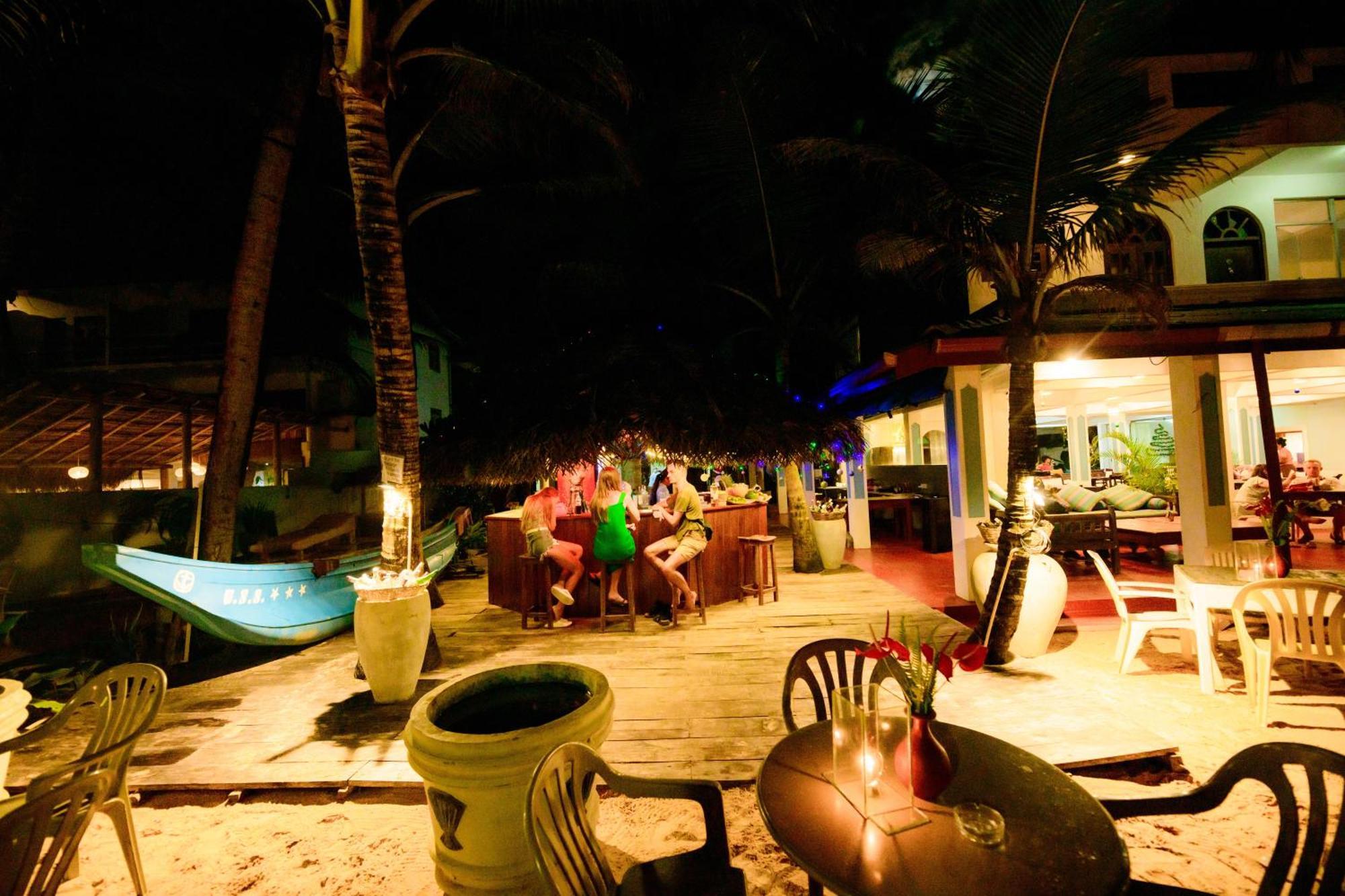 Royal Beach Hotel & Restaurant Hikkaduwa Dış mekan fotoğraf
