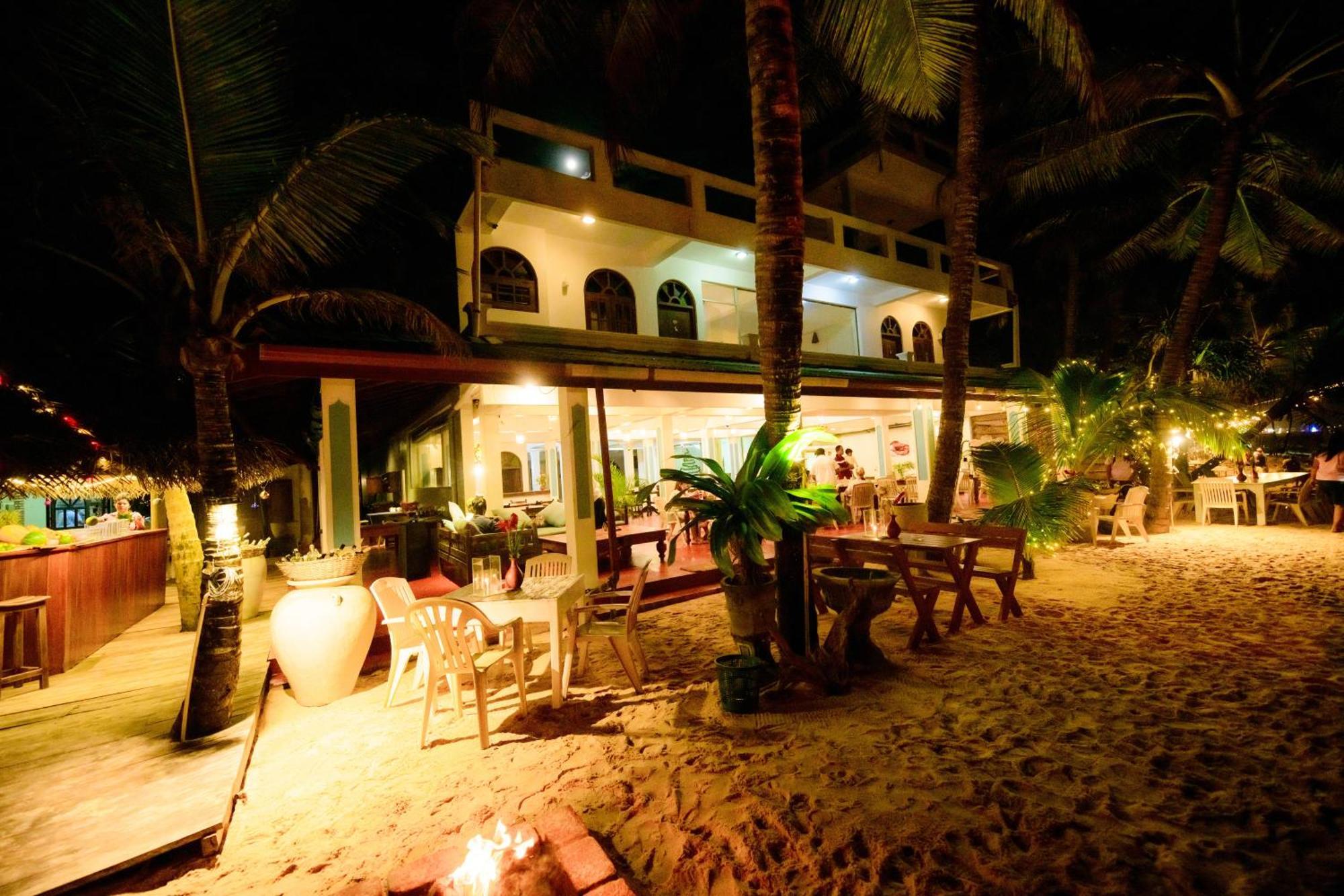 Royal Beach Hotel & Restaurant Hikkaduwa Dış mekan fotoğraf