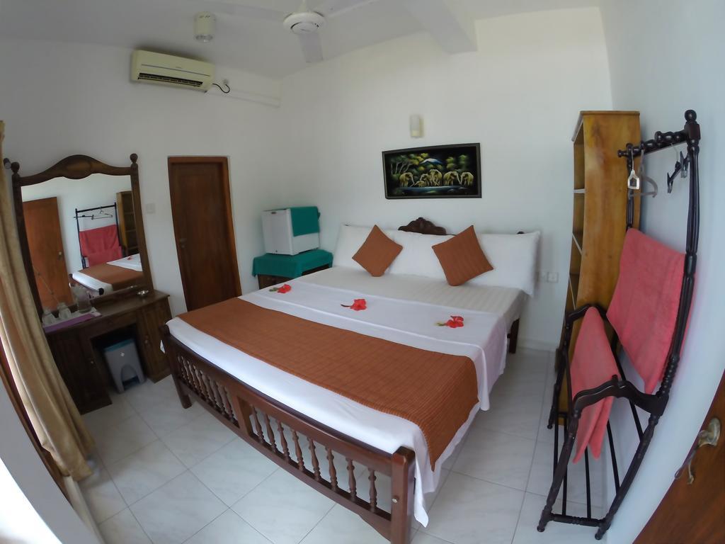 Royal Beach Hotel & Restaurant Hikkaduwa Dış mekan fotoğraf